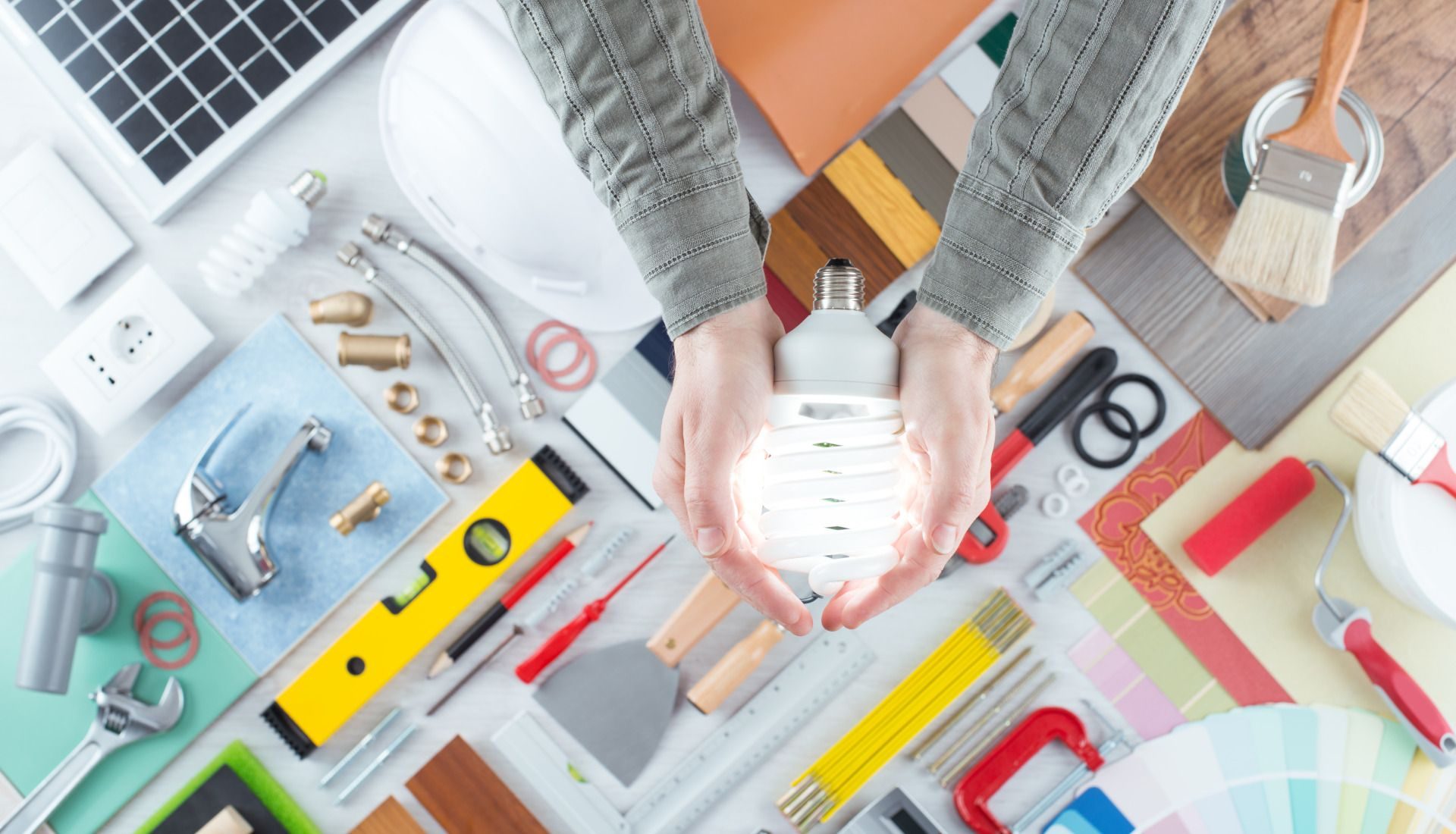 Energia: caro-bollette, i 20 consigli ENEA per consumare meno energia in uffici e negozi