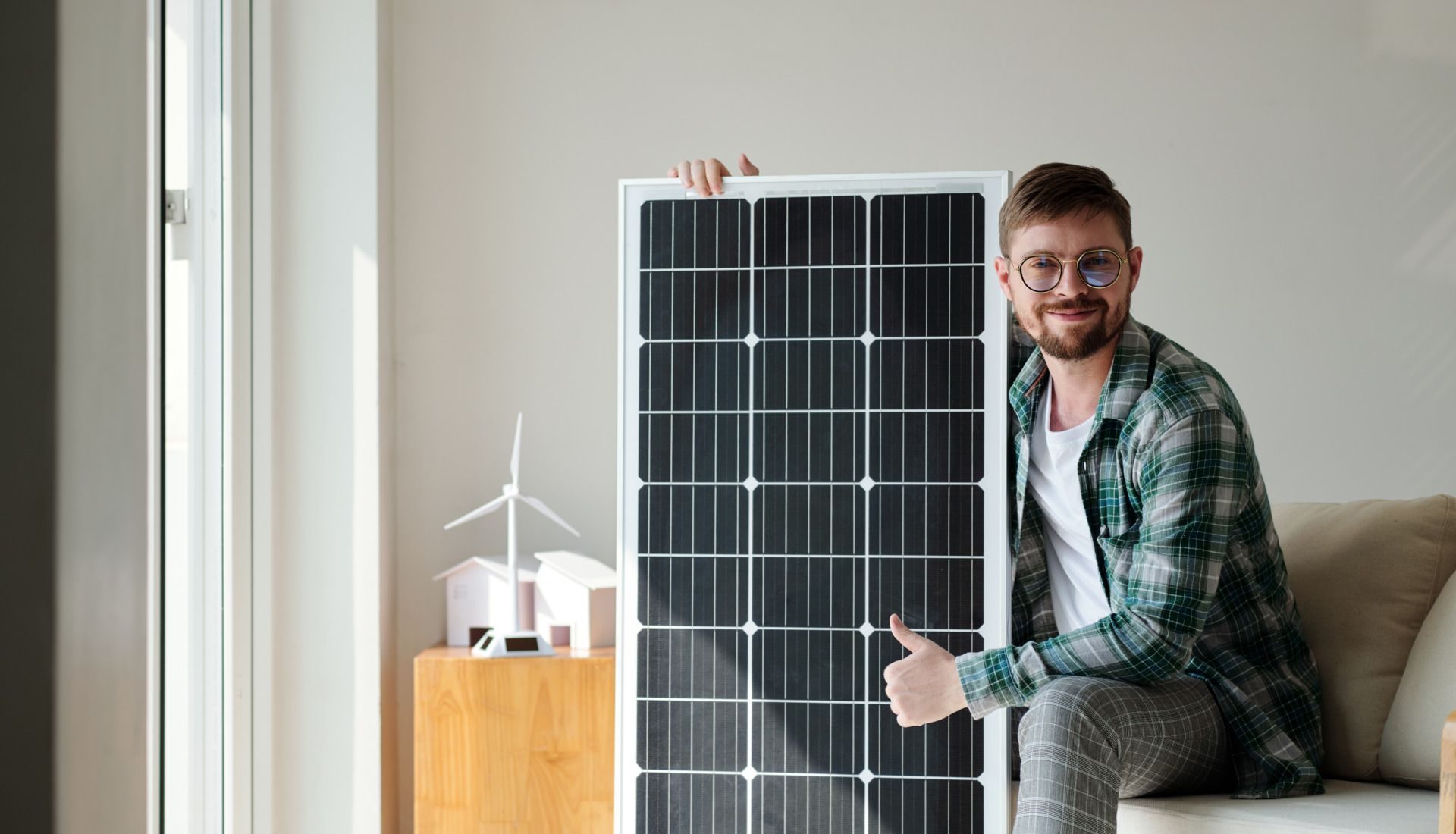 Contributi a fondo perduto: la Regione Marche pubblica il bando a favore delle famiglie per investimenti in materia di risparmio energetico e produzione di energia da fonti rinnovabili.