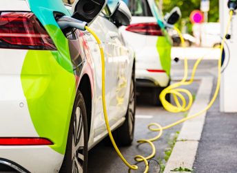 Bonus Colonnine. SGR Luce e Gas guida le imprese verso la mobilità del futuro