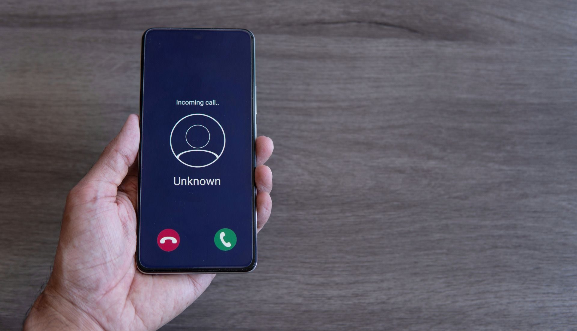 Frodi telefoniche in aumento. Attenzione ai falsi contratti luce e gas