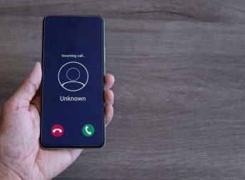 Frodi telefoniche in aumento. Attenzione ai falsi contratti luce e gas